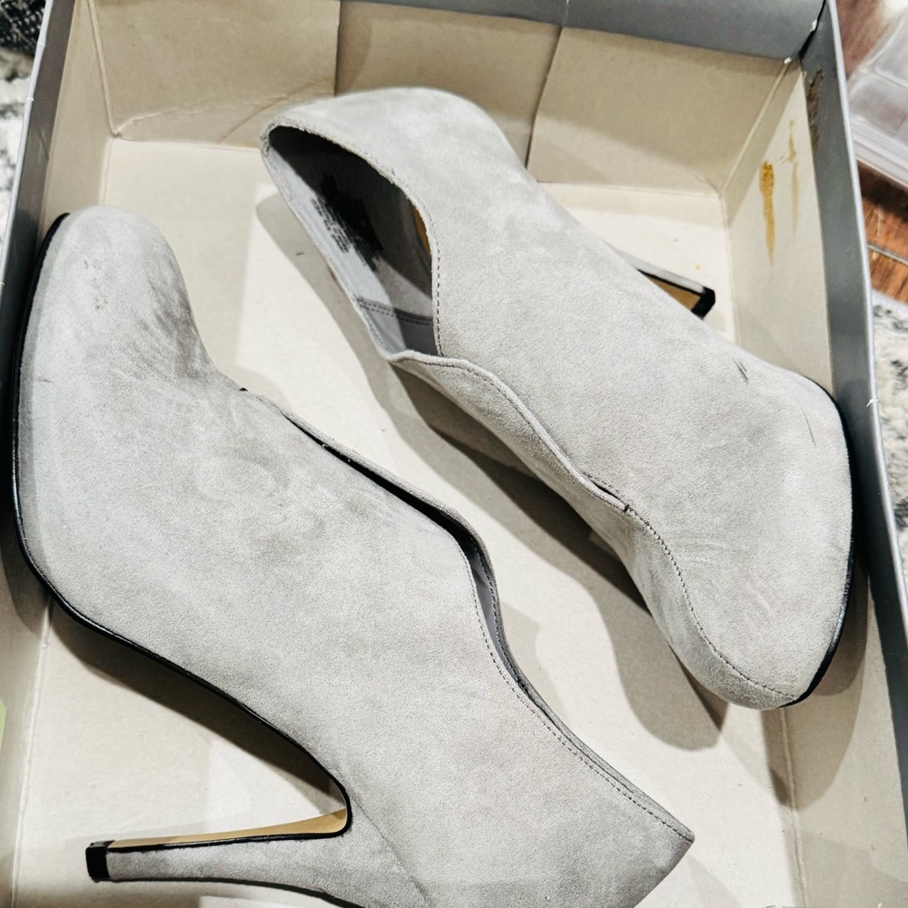 Apt 9 Grey Suede Pull On Booties